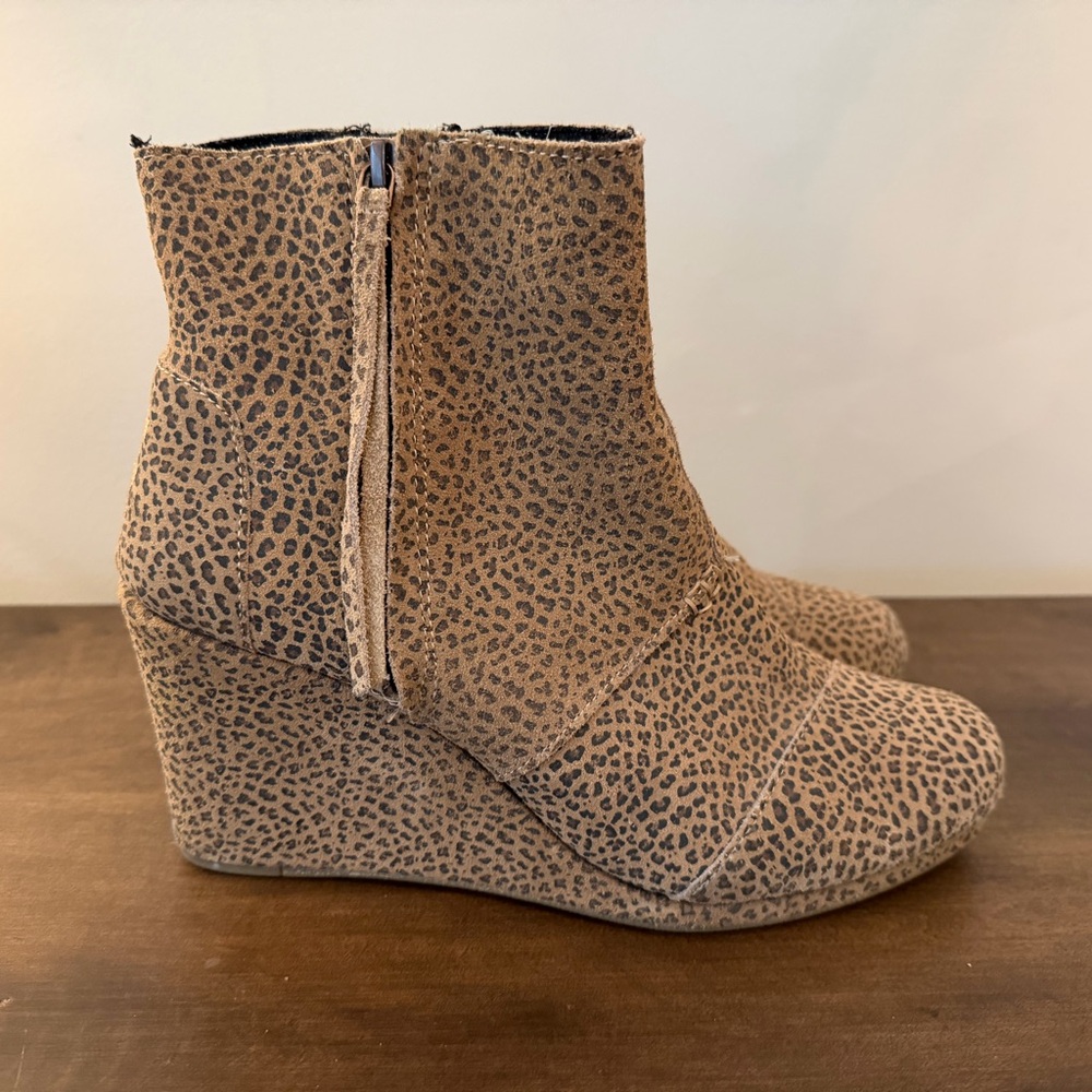 Toms Brown Leopard Print Wedge Boots sz 12